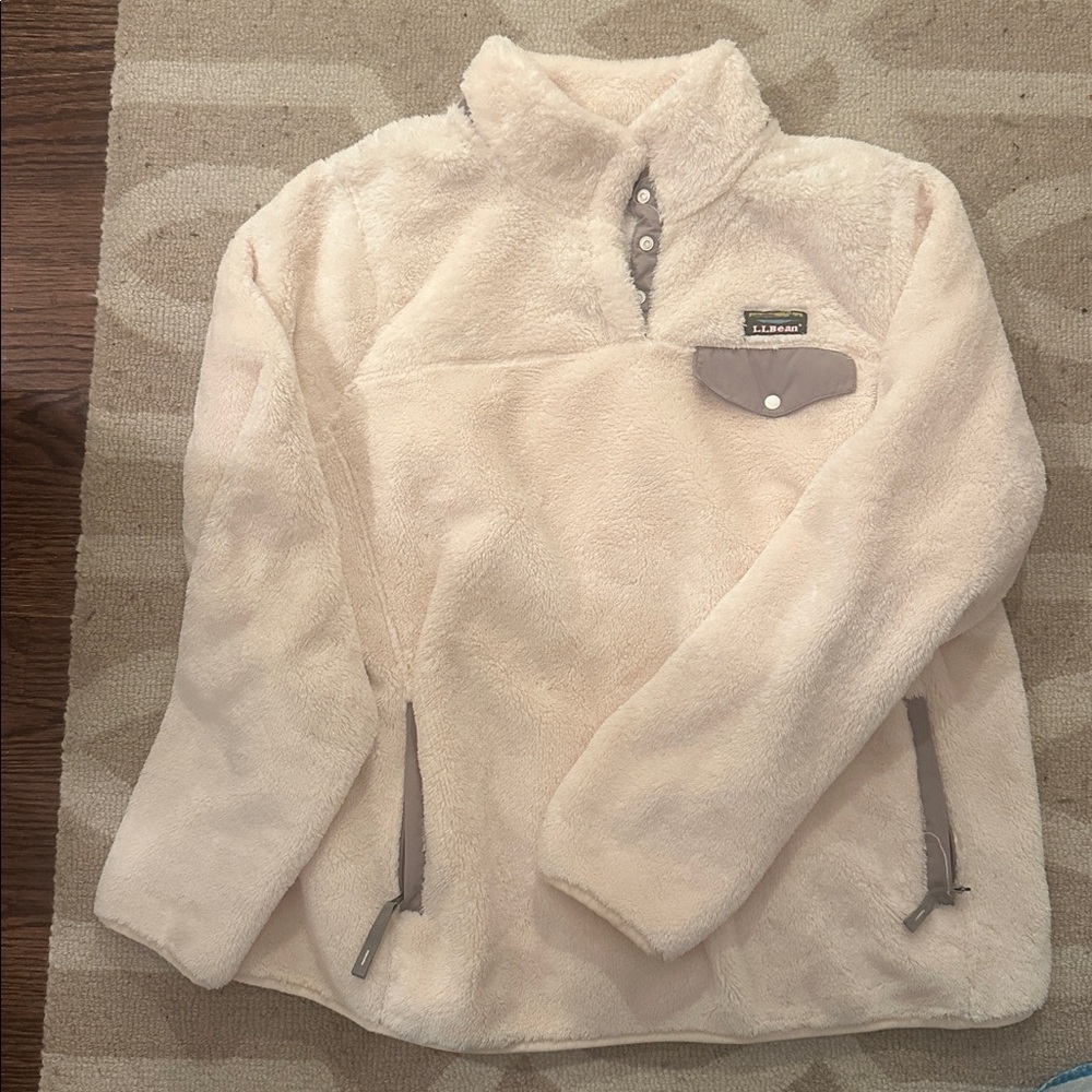 L.L. Bean Women’s Beige Fleece Pull over w- snaps. Size 1X crazy soft!! Like new